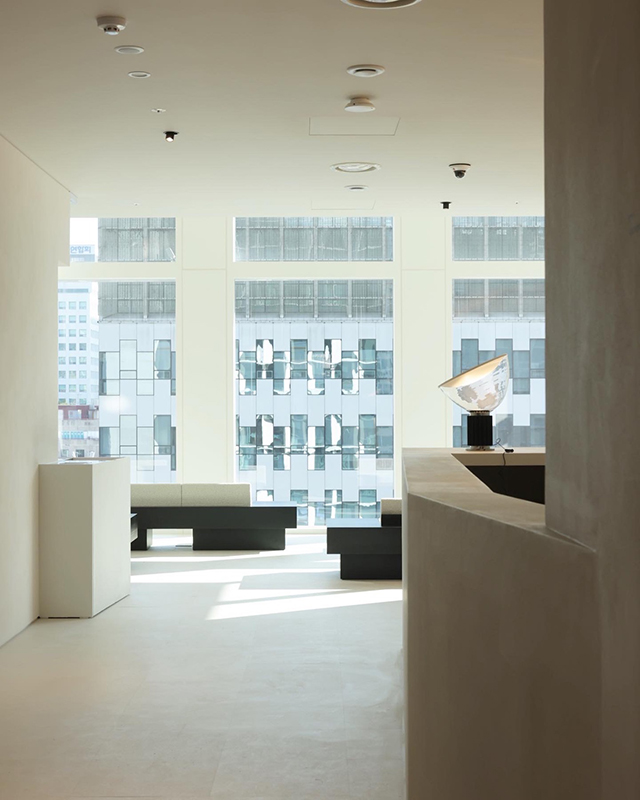 Wanna Plastic Surgery — official reception and clinic interior